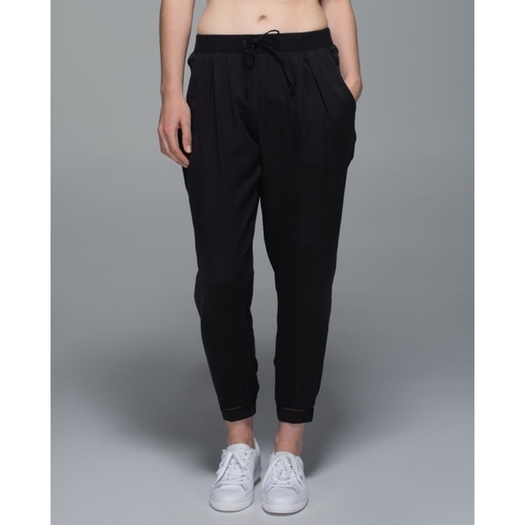 Lululemon Womens Black Silky Mesh Cuff High Waisted City Jogger Pants EUC Size 2 - Picture 1 of 12